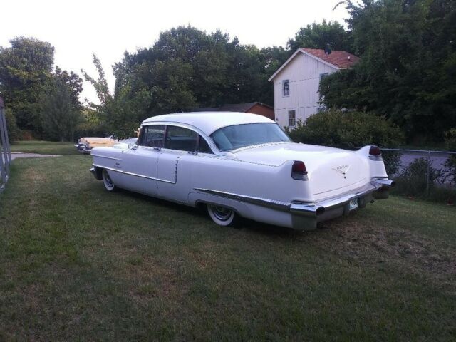 Cadillac Fleetwood 1956 image number 25