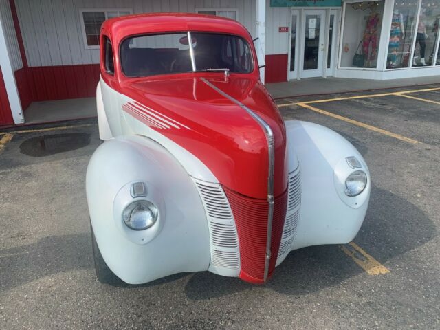 Ford Deluxe 1940 image number 2