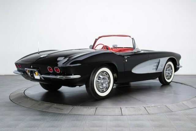 Chevrolet Corvette 1961 image number 1