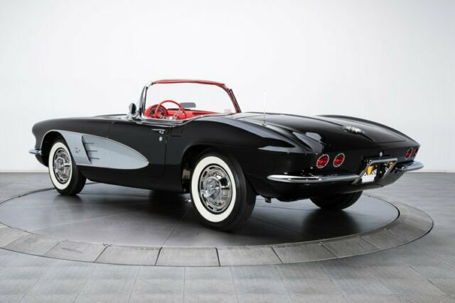 Chevrolet Corvette 1961 image number 10