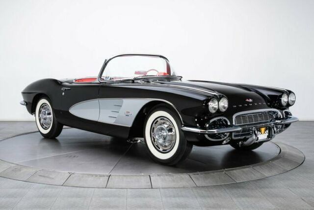 Chevrolet Corvette 1961 image number 32