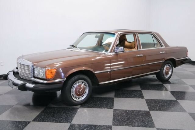 Mercedes-Benz 200-Series 1977 image number 30