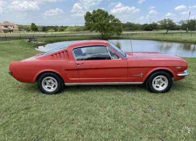 Ford Mustang Fastback 2.2 1965 image number 3