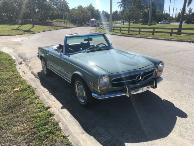 Mercedes-Benz SL-Class 1970 image number 27