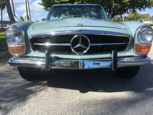 Mercedes-Benz SL-Class 1970 image number 31