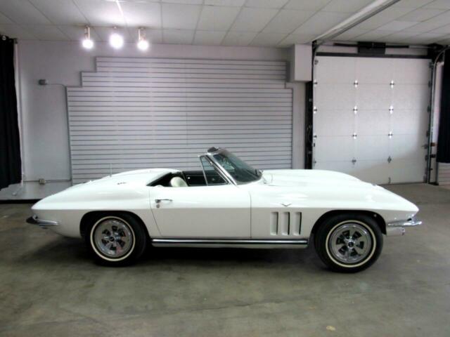 Chevrolet Corvette 1965 image number 27