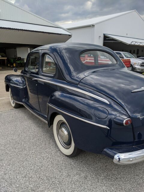 Ford Super Deluxe Coupe 1947 image number 2