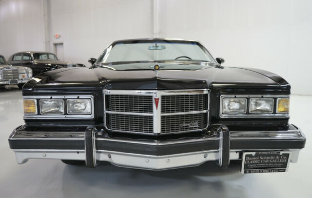 Pontiac Grandville 1975 image number 1