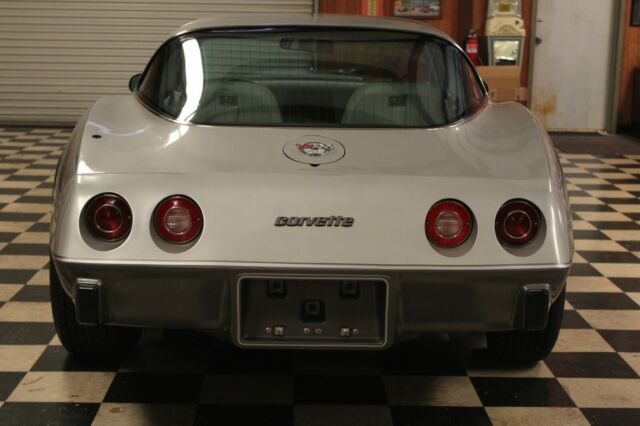 Chevrolet Corvette 1978 image number 19