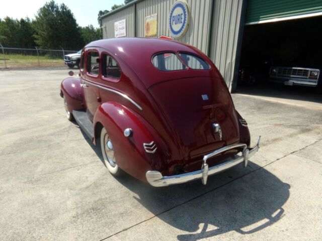 Ford Deluxe Sedan 1940 image number 25