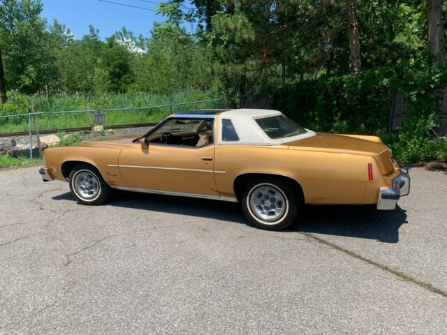 Pontiac Grand Prix 1976 image number 36