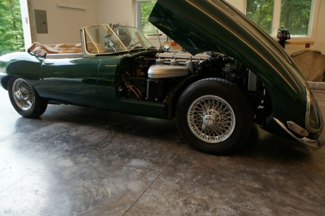 Jaguar E-Type 1961 image number 20