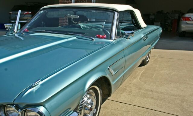 Ford Thunderbird 1965 image number 0