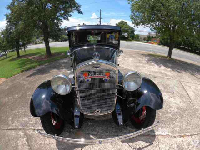 Ford model A Town Sedan 1930 image number 0