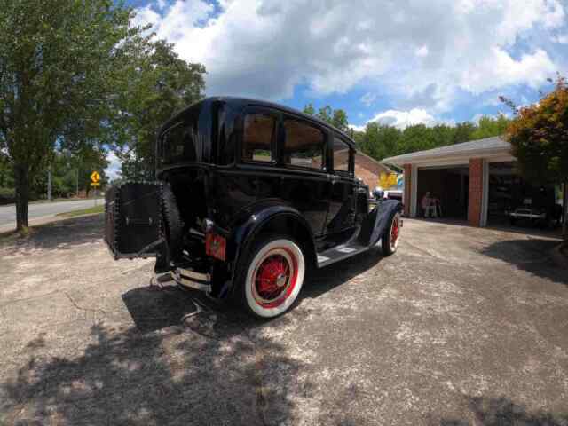 Ford model A Town Sedan 1930 image number 1