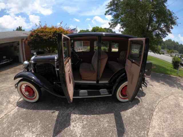 Ford model A Town Sedan 1930 image number 15