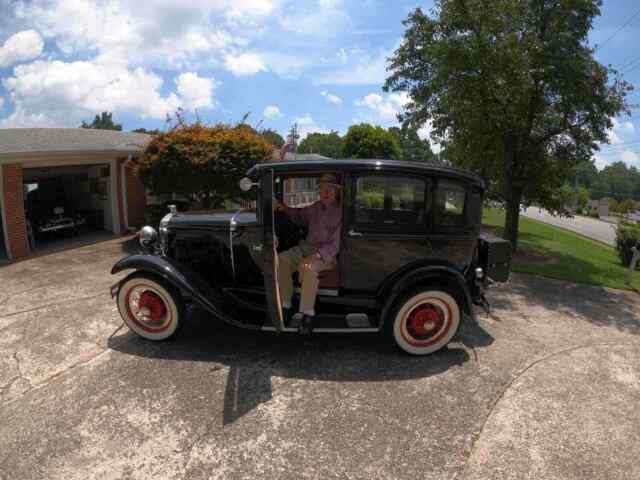 Ford model A Town Sedan 1930 image number 16