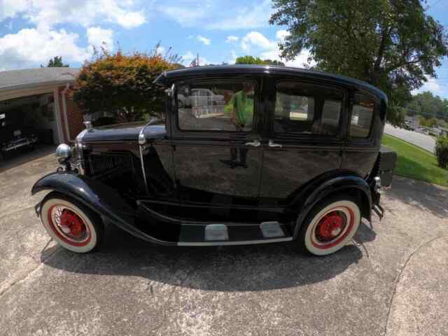 Ford model A Town Sedan 1930 image number 17