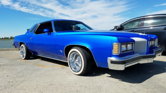 Pontiac Grand Prix 1976 image number 11