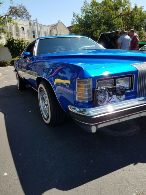 Pontiac Grand Prix 1976 image number 5