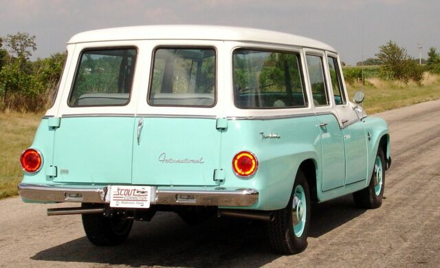 International Harvester Travelall 1962 image number 1