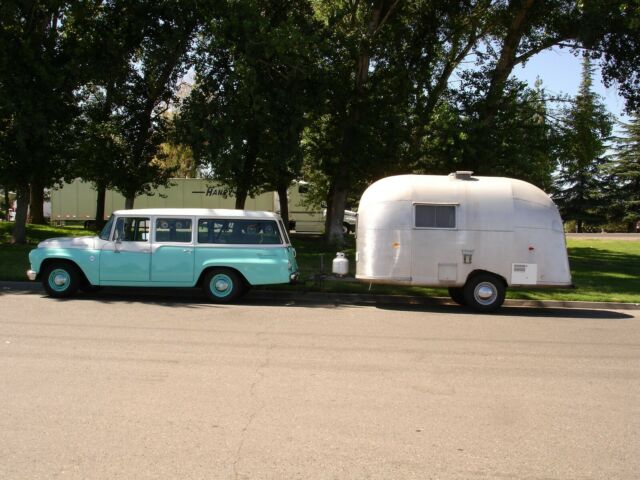 International Harvester Travelall 1962 image number 15