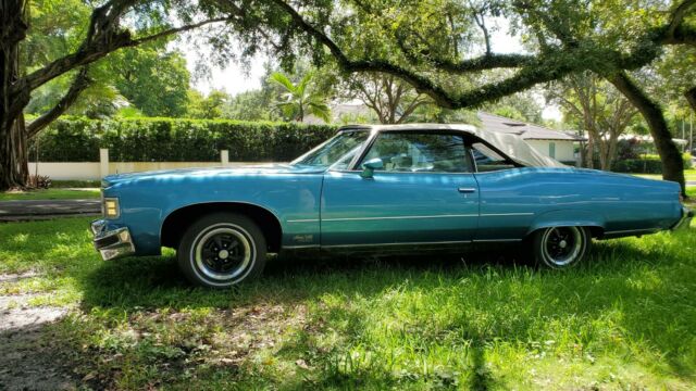 Pontiac Grandville 1975 image number 0