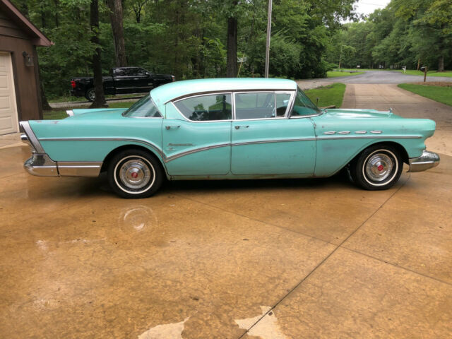 Buick Roadmaster 1957 image number 3