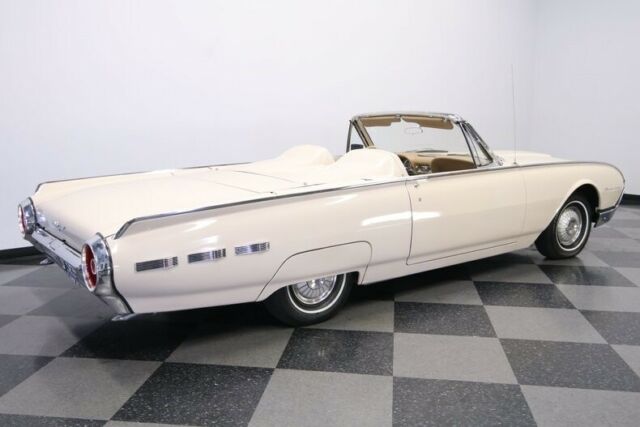 Ford Thunderbird 1962 image number 14