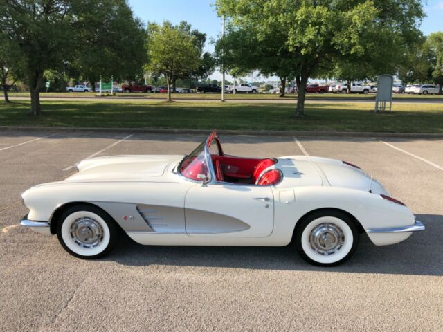 Chevrolet Corvette 1960 image number 0