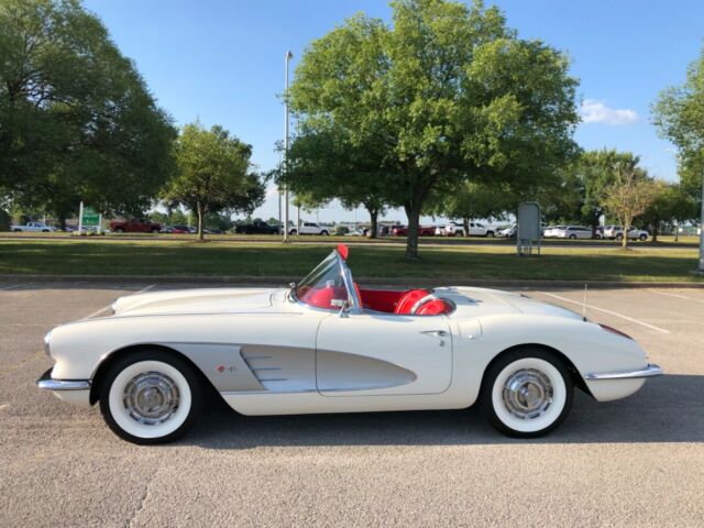 Chevrolet Corvette 1960 image number 1