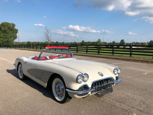 Chevrolet Corvette 1960 image number 28