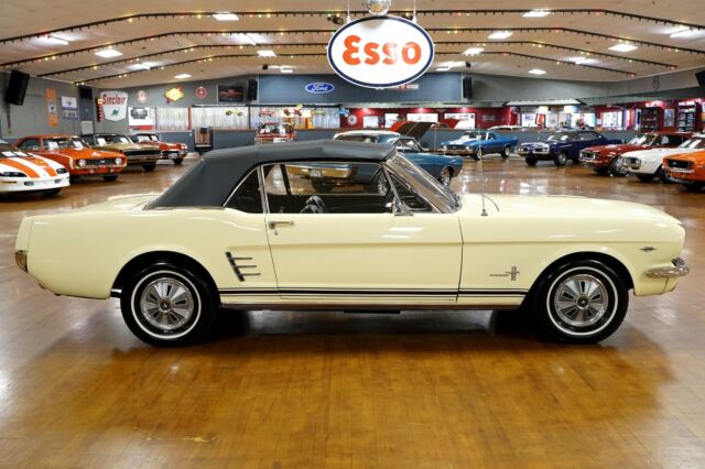 Ford Mustang 1966 image number 18