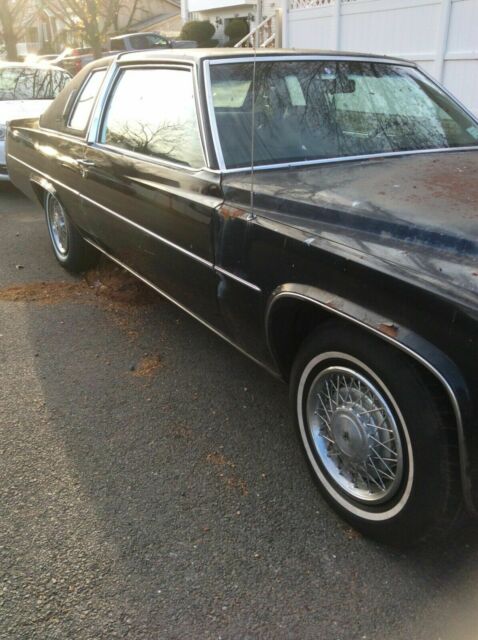 Cadillac DeVille Coupe 1977 image number 12