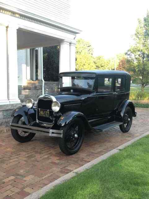 Ford Briggs Half Leatherback Fordor 1929 image number 1