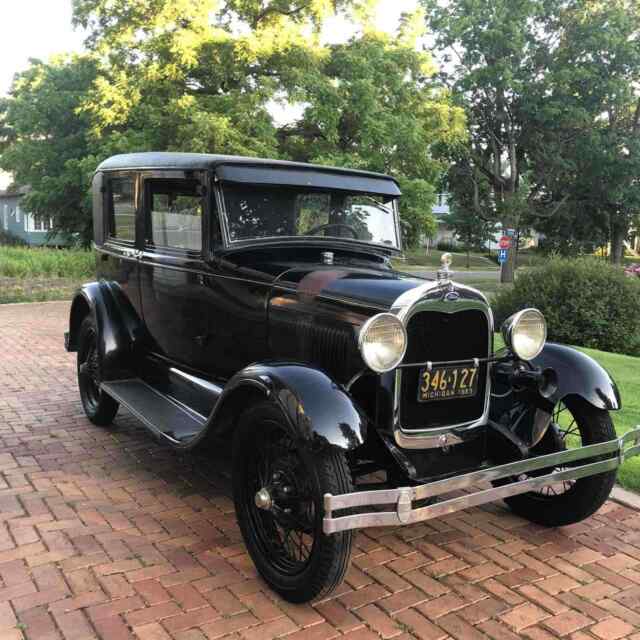 Ford Briggs Half Leatherback Fordor 1929 image number 2