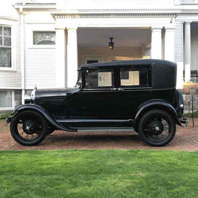 Ford Briggs Half Leatherback Fordor 1929 image number 24