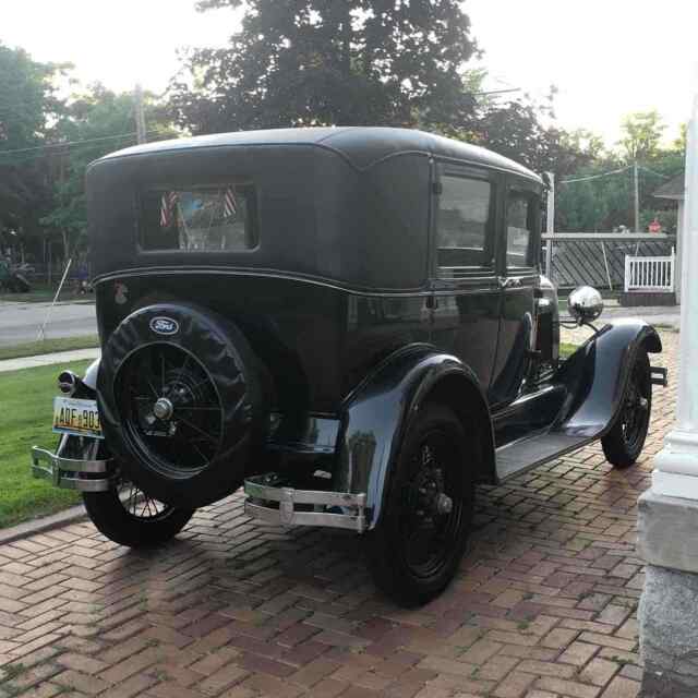 Ford Briggs Half Leatherback Fordor 1929 image number 27