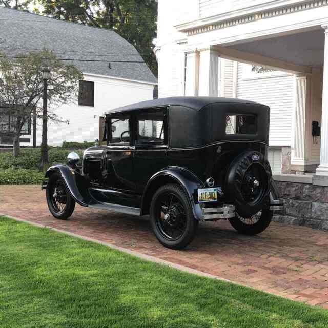 Ford Briggs Half Leatherback Fordor 1929 image number 28