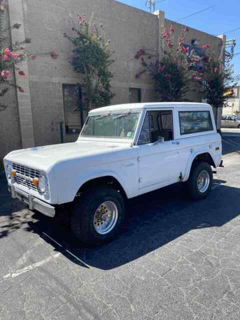 Ford Bronco 1974 image number 1