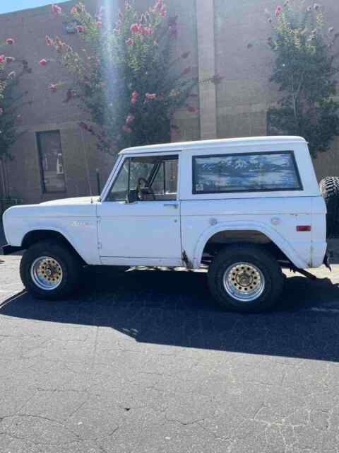 Ford Bronco 1974 image number 4