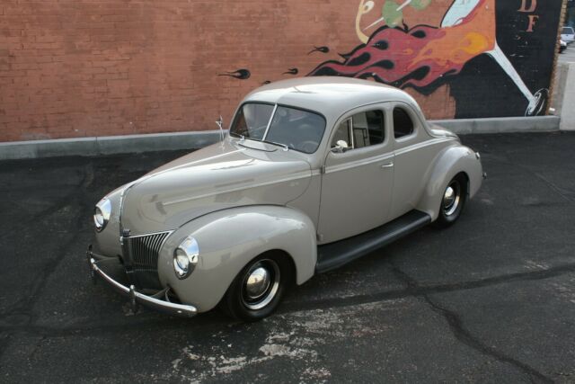 Ford deluxe 1940 image number 0