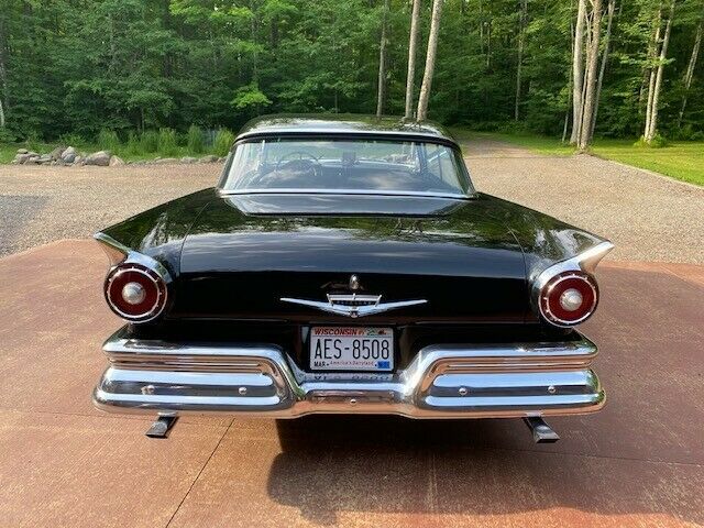 Ford Fairlane 1957 image number 3