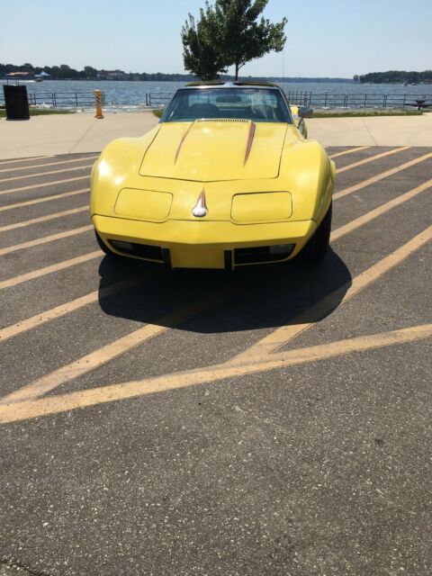 Chevrolet Corvette 1975 image number 17