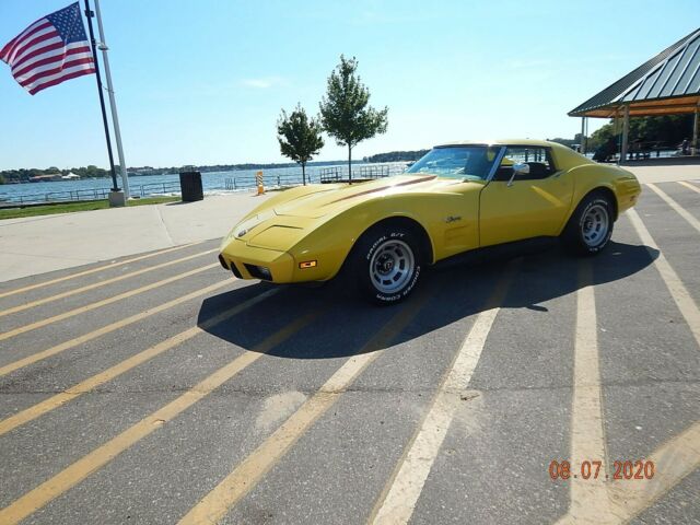 Chevrolet Corvette 1975 image number 20