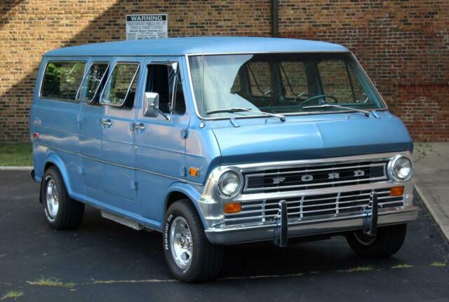 Ford Econoline Club Wagon 1974 image number 14