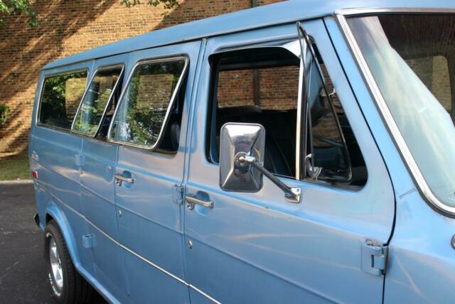 Ford Econoline Club Wagon 1974 image number 15