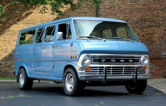 Ford Econoline Club Wagon 1974 image number 24