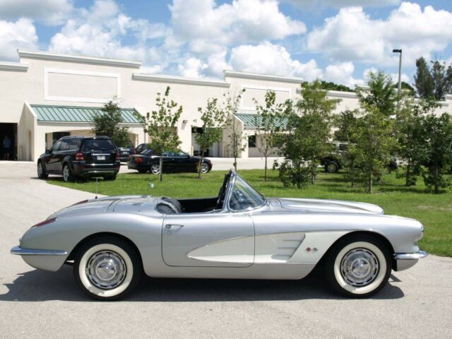 Chevrolet Corvette 1959 image number 10