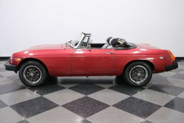 MG MGB 1975 image number 31